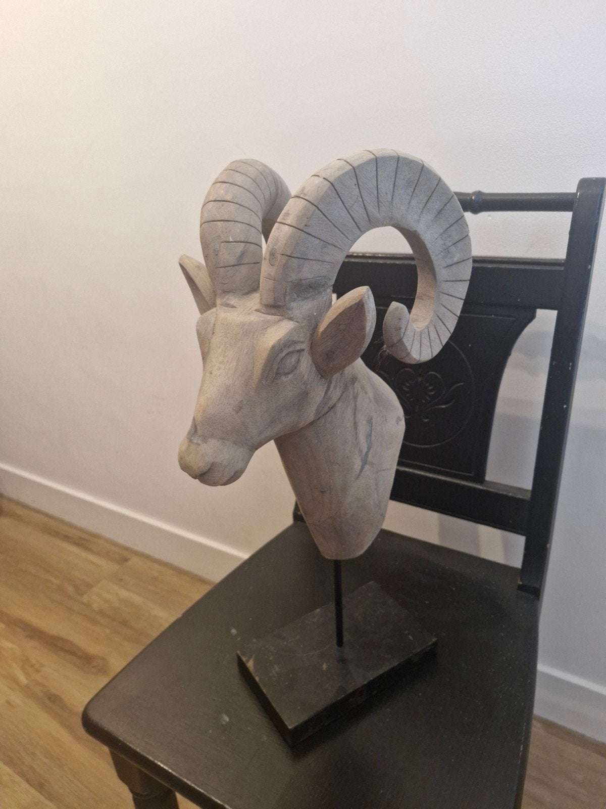 Houten Ram Hoofd Sculptuur op Sokkel - Handgemaakt, Ophalen, Zoogdier, 20 - 50 cm, Beeld