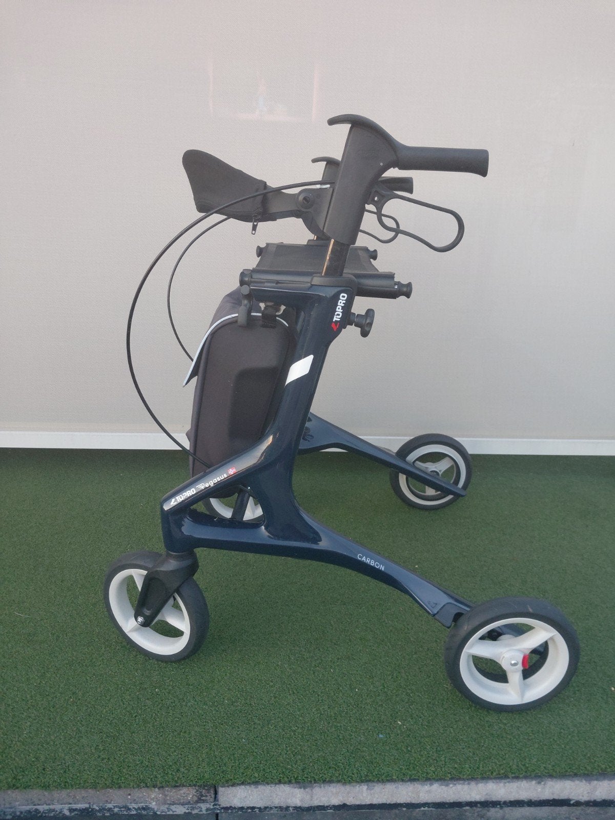 pegagus ook wit  carbon topro nieuwstaat  rollator, Ophalen of Verzenden, Lichtgewicht, Zo goed als nieuw
