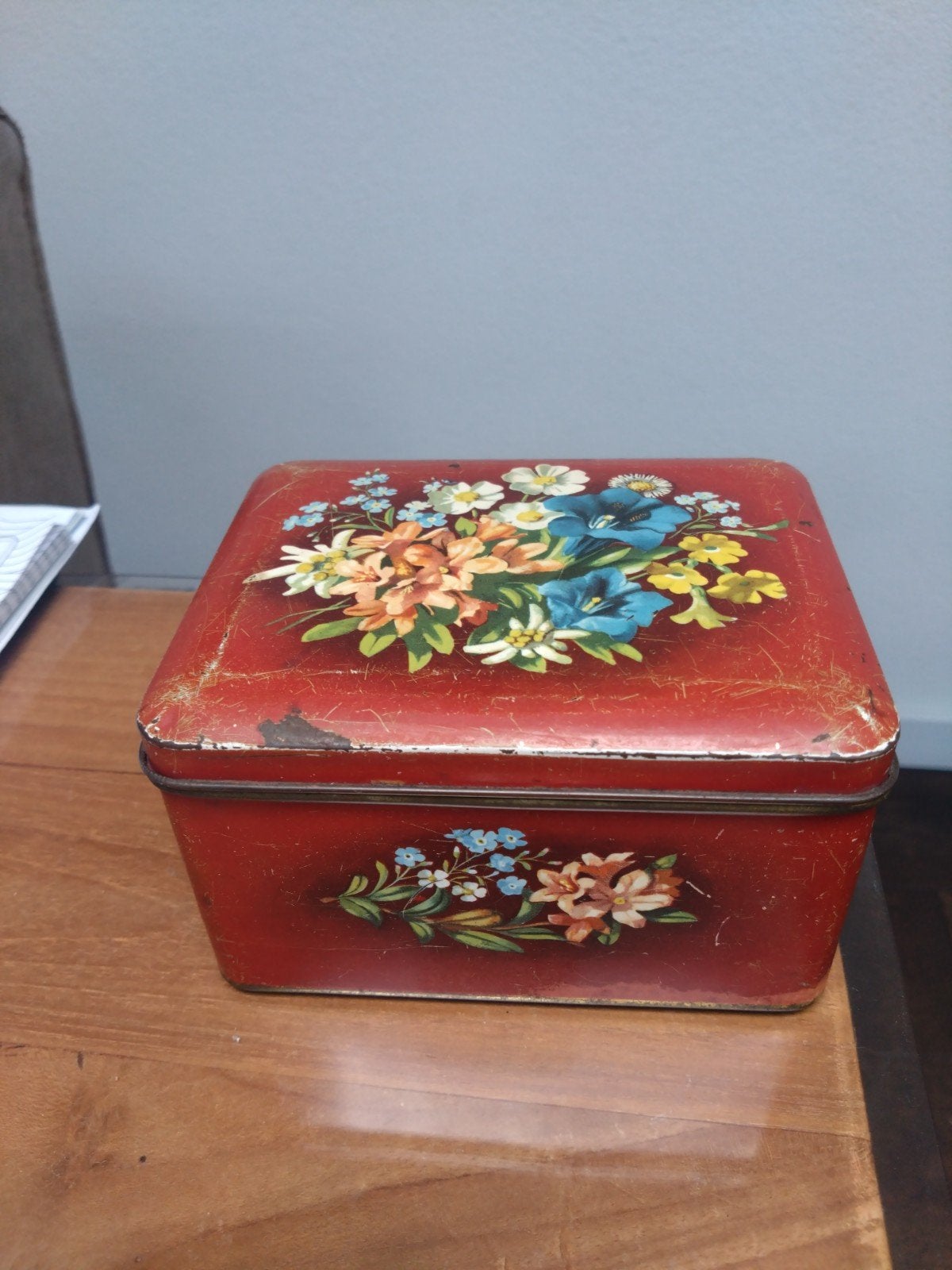 Vintage Verkade blik met bloemmotief - Rood, Verzamelen, Blikken, Ophalen of Verzenden, Gebruikt, Koek(jes), Verkade