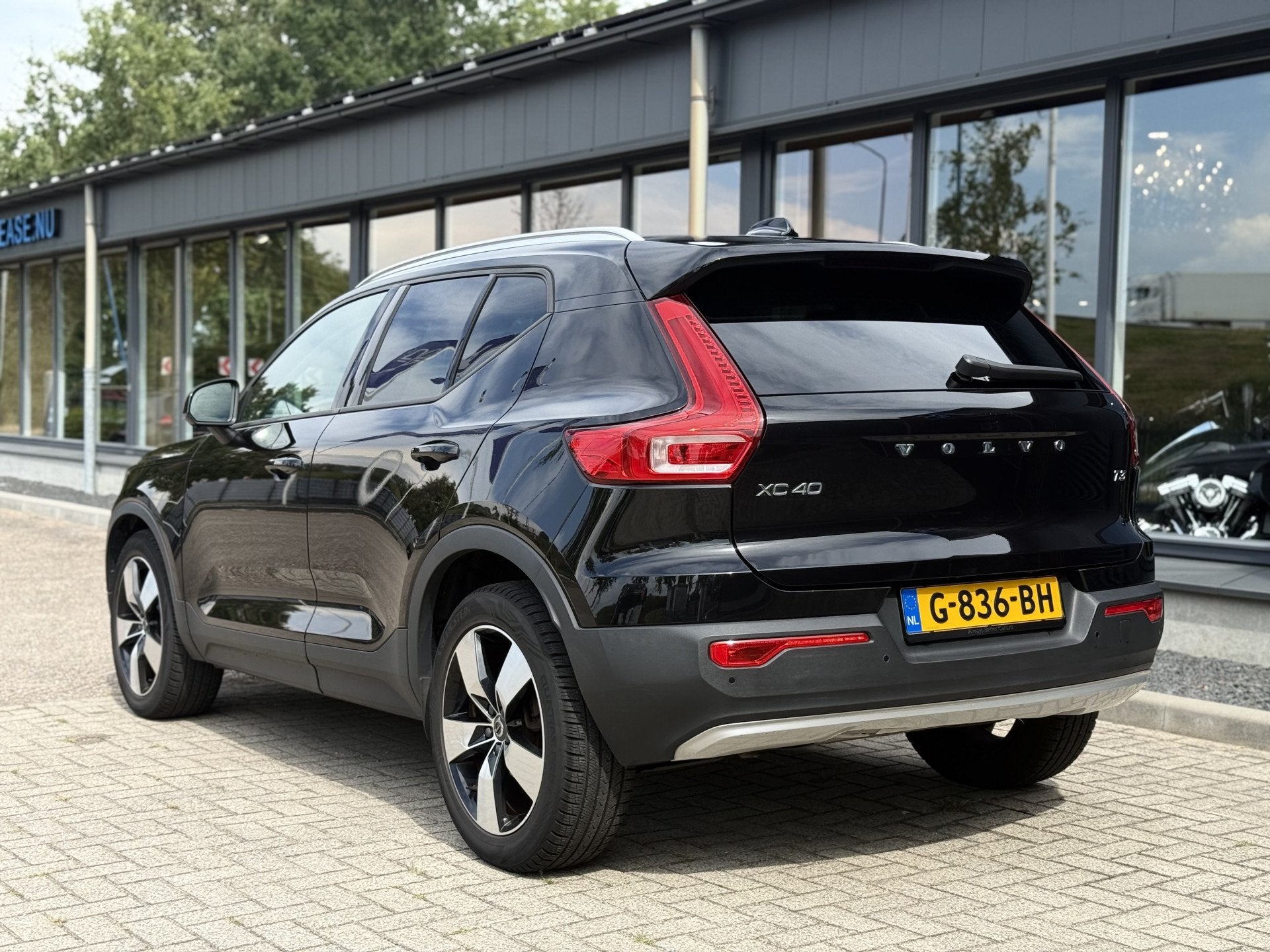 Volvo XC40 1.5 T3 Momentum Pro 360 (bj 2019, automaat), Dealer onderhouden, Gebruikt, Leder en Stof, Zwart
