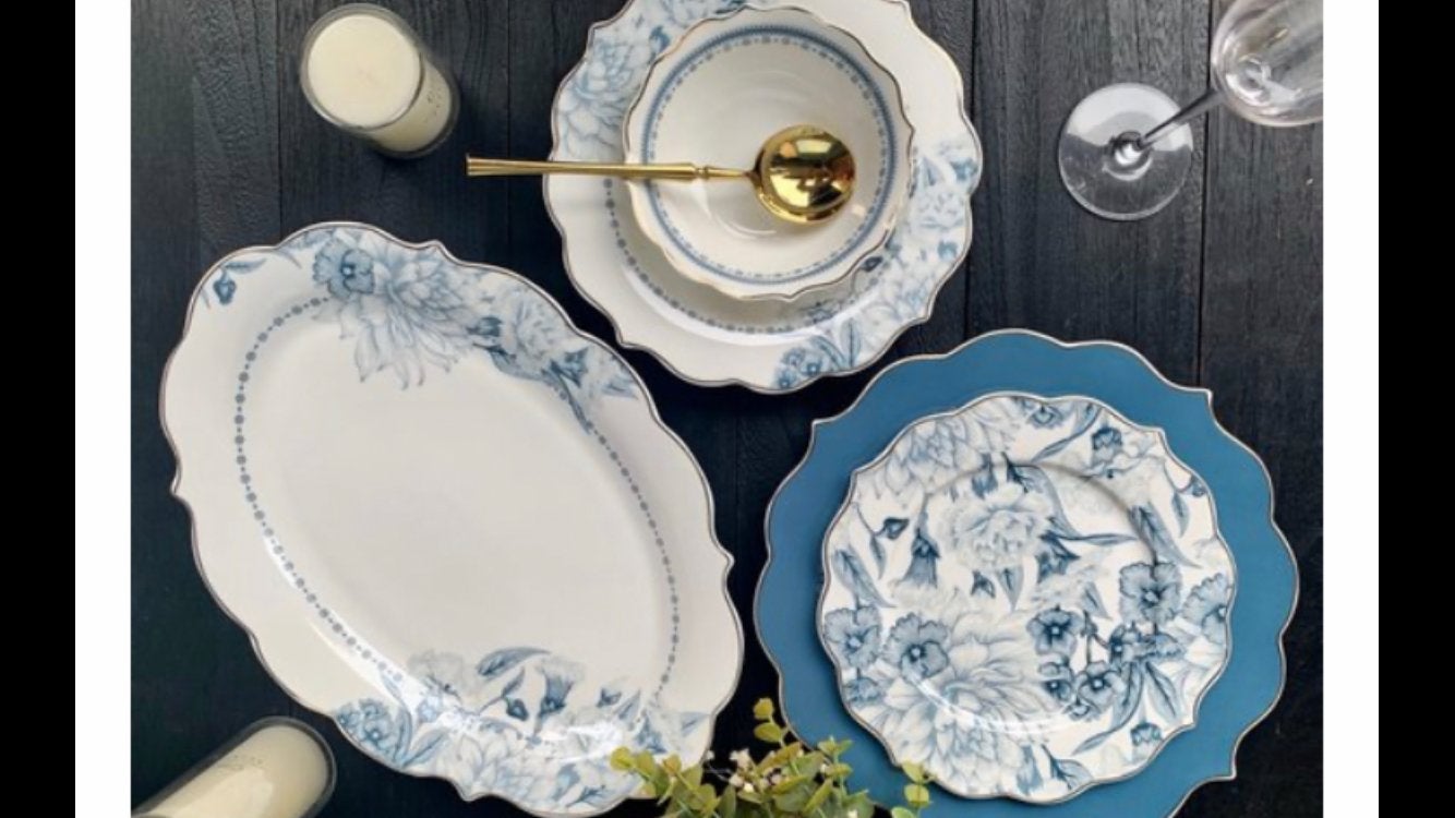 Servies blauw wit met gouden rand 6 persoons, Ophalen, Zo goed als nieuw, Navelpiercing