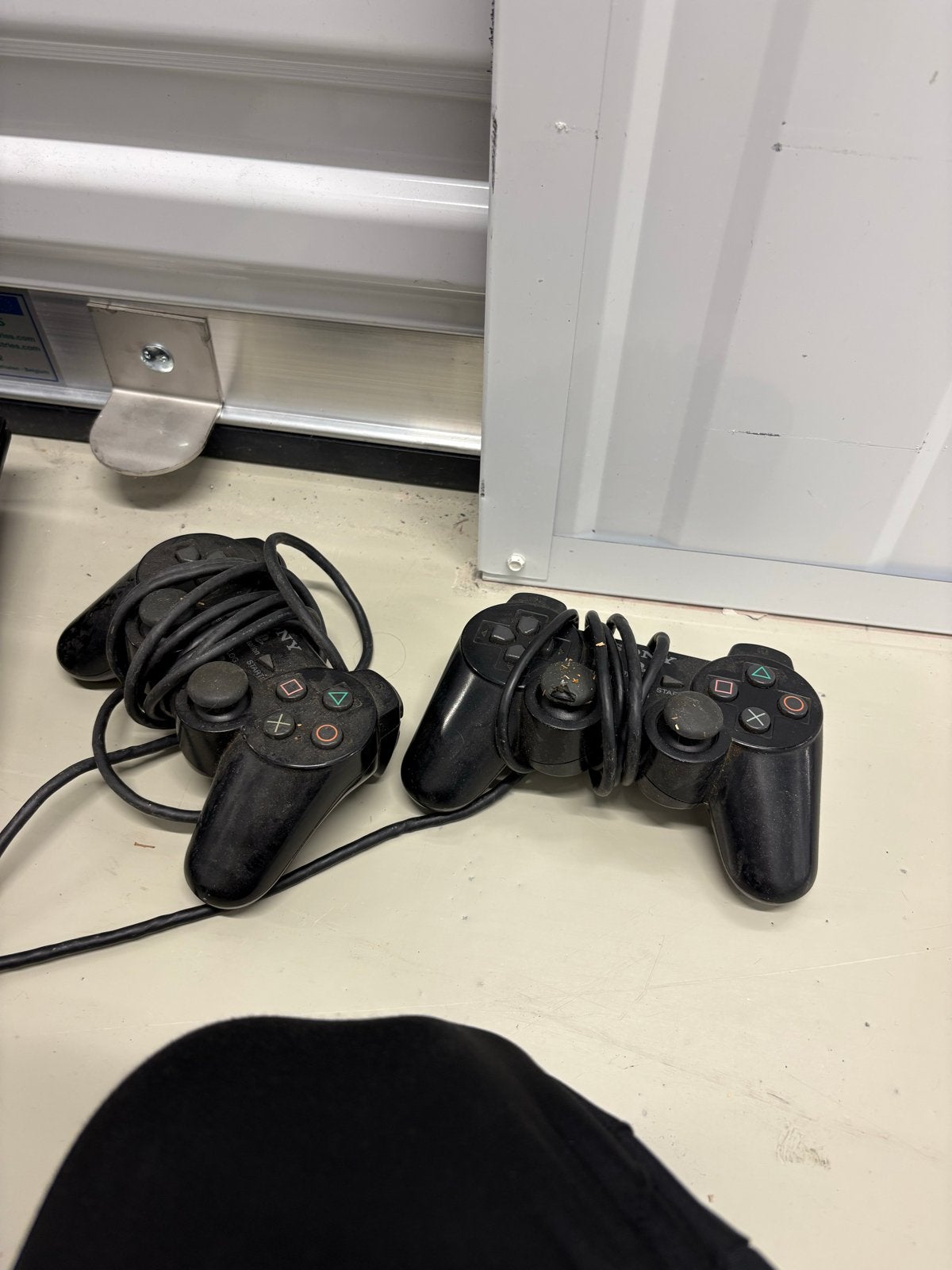 Sony PlayStation 2 Slim met 2 controllers, Spelcomputers en Games, Ophalen, Gebruikt, Zwart, Met 2 controllers