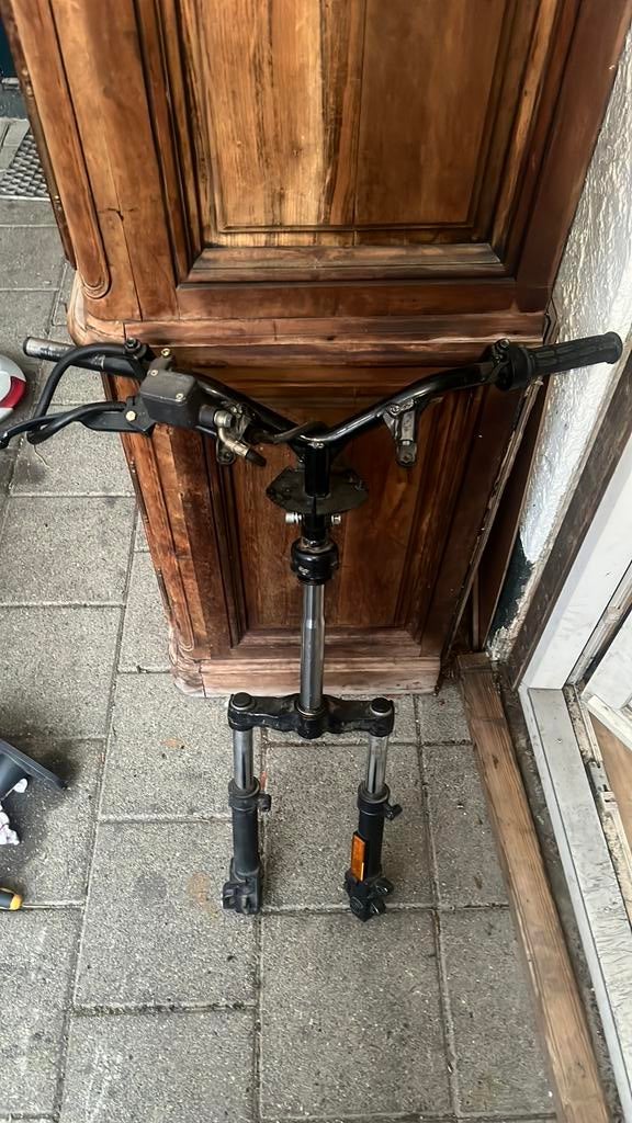 Aprilia sr voorvork met remklauw, Fietsen en Brommers, Ophalen of Verzenden, Zo goed als nieuw, Goederen