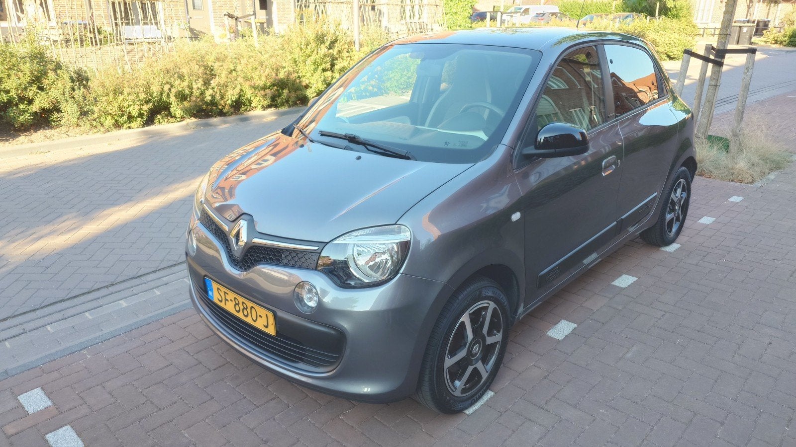 Renault Twingo 1.0 SCE Limited 2018 Grijs 1e eigenaar, Voorwielaandrijving, 840 kg, 4 stoelen, USB