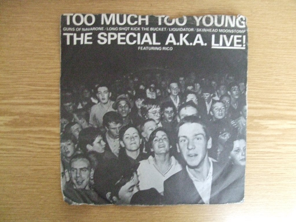 EP   THE SPECIALS    TOO MUCH TOO YOUNG - GUNS OF NAVARONE, Cd's en Dvd's, 7 inch, Ophalen of Verzenden, Zo goed als nieuw, EP