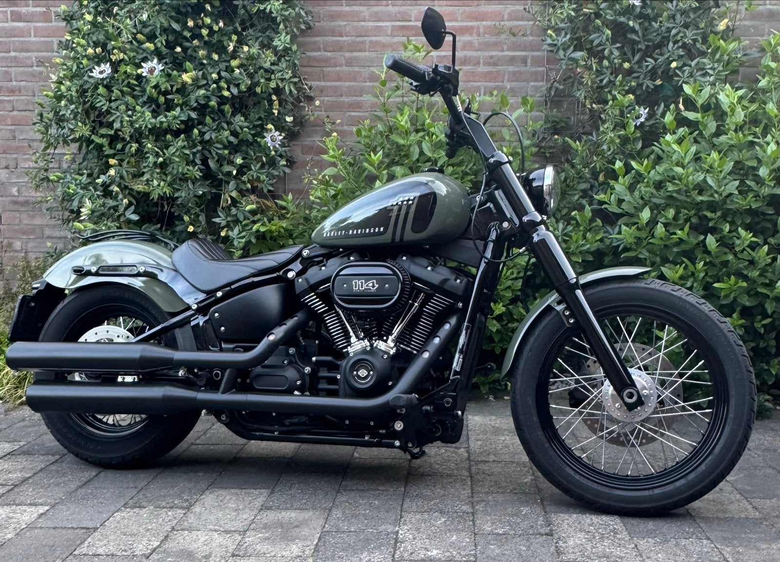 Harley Davidson Streetbob 114ci 2021 deadwood green, 2 cilinders, Gebruikt, Particulier, Meer dan 35 kW
