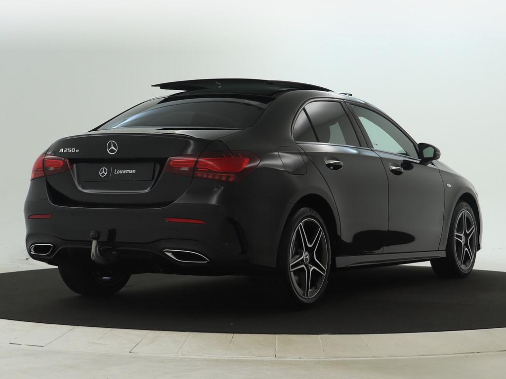 Mercedes-Benz A-Klasse 250 e Business Solution AMG | Trekhaa, Auto's, 12 maanden, 4 cilinders, Zwart, Hybride Elektrisch/Benzine