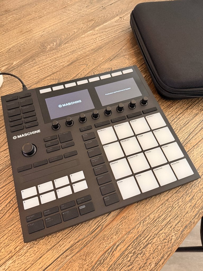 Native Instruments Maschine MK3 met Analog Cases PULSE-case, Muziek en Instrumenten, Midi-apparatuur, Ophalen of Verzenden, Zo goed als nieuw