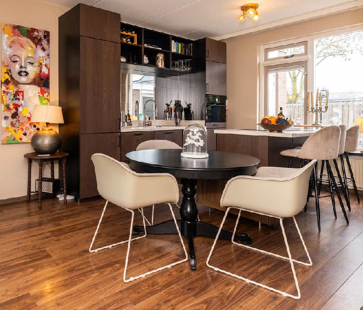 Zwarte ronde uitschuifbare eettafel Rosentorp Ikea 110-155cm, Huis en Inrichting, Tafels | Eettafels, Ophalen, Gebruikt, 100 tot 150 cm