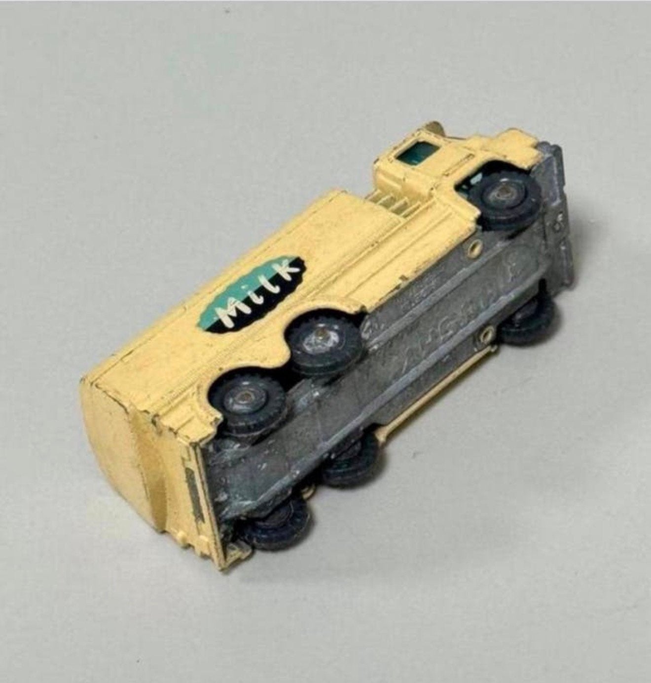 Vintage HUSKY 1:64 Tanker Milk Truck 1960 Diecast Made UK, Ophalen of Verzenden, Zo goed als nieuw, H, Bus of Vrachtwagen