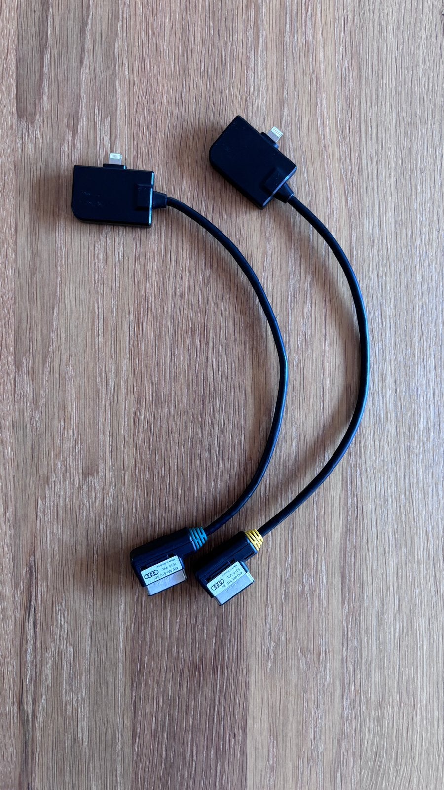 Audi Volkswagen iphone kabels (2 stuks), Ophalen of Verzenden, Zo goed als nieuw
