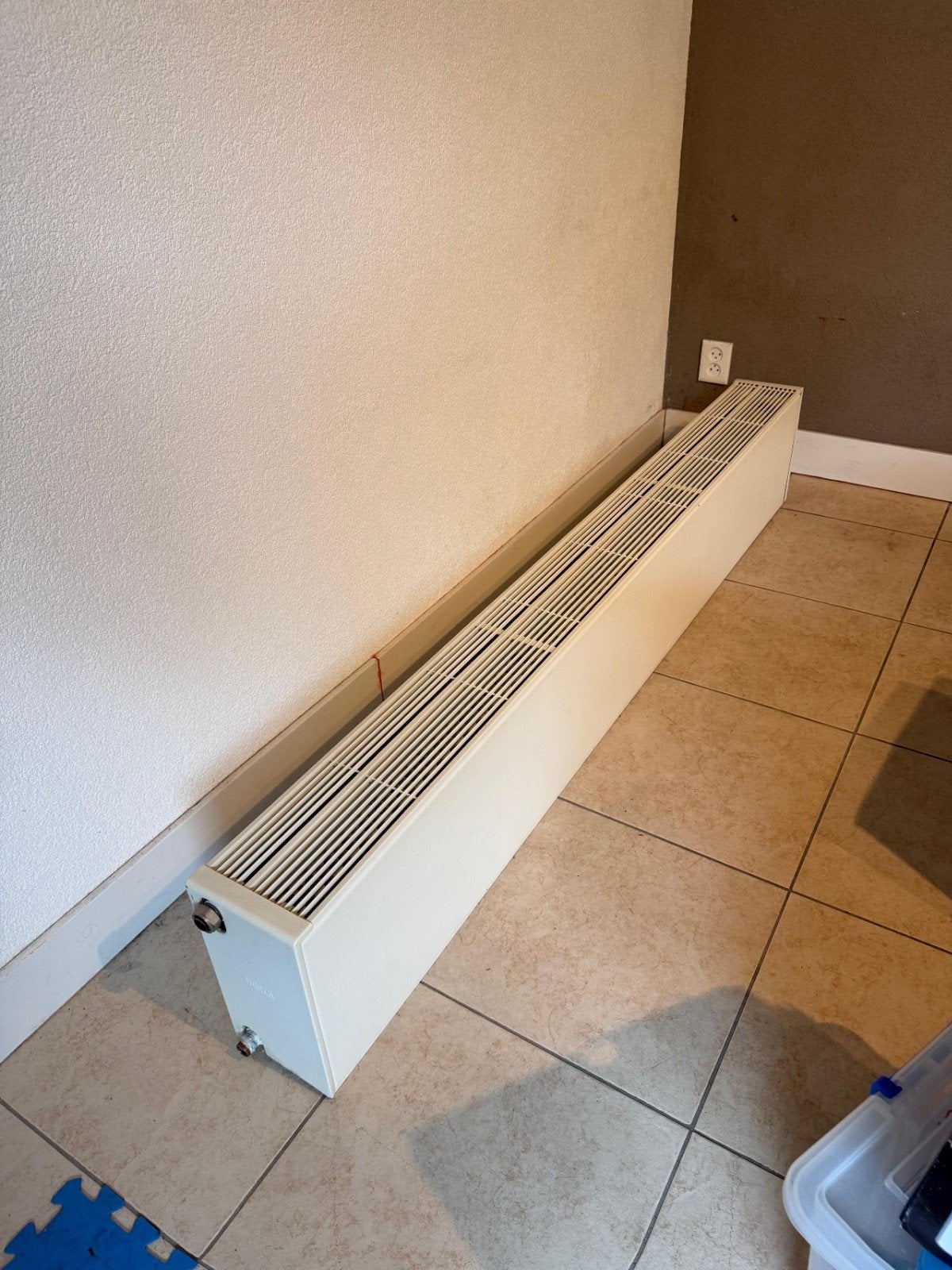 Plintradiator Vasco 180 x 30 x 16, Ophalen, Boiler, Zo goed als nieuw, Minder dan 20 liter