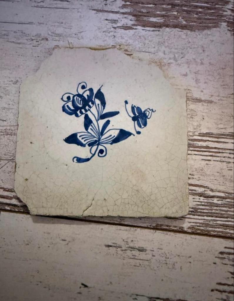 Oud Hollands Tegeltje met Blauw Bloemmotief, Antiek en Kunst, Antiek | Wandborden en Tegels, Ophalen of Verzenden