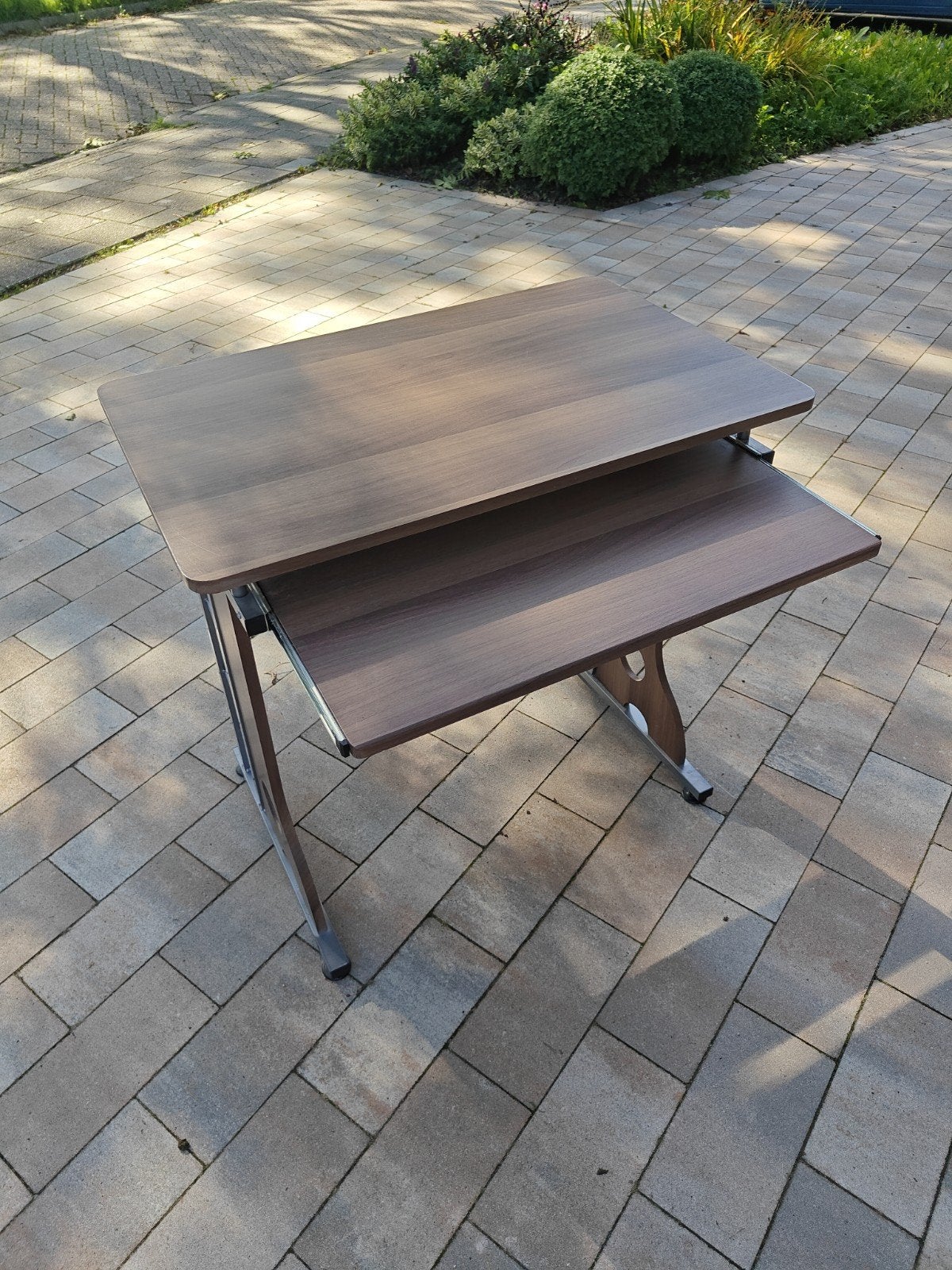 Compact bureau met uitschuifbaar blad, bruine kleur, Ophalen, Hout, 76 cm, 50 cm