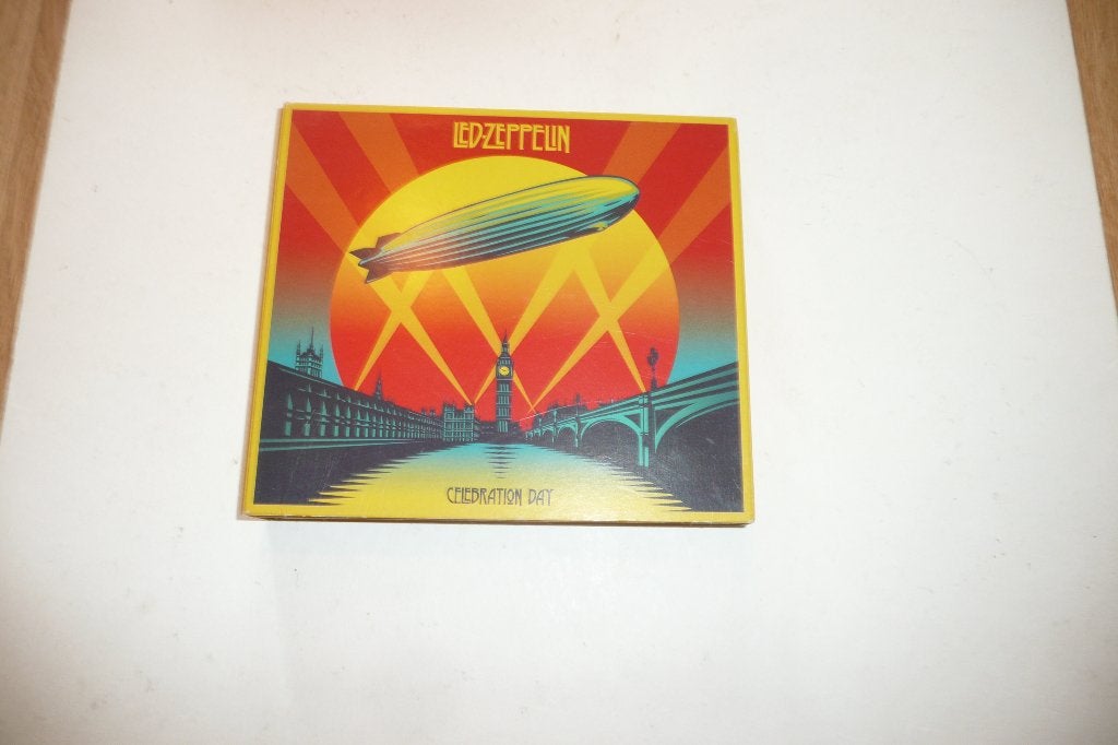 2 CD's en DVD LED ZEPPELIN CELEBRATION DAY 8122796887, Ophalen of Verzenden, Gebruikt, Inclusief boekje