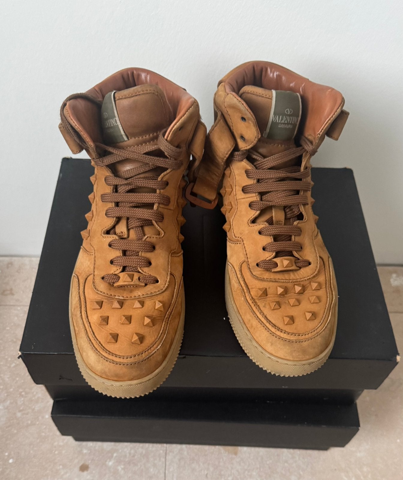 Valentino Rockstud high-top sneakers / boots camel, Ophalen of Verzenden, Zo goed als nieuw, Bruin, Boots