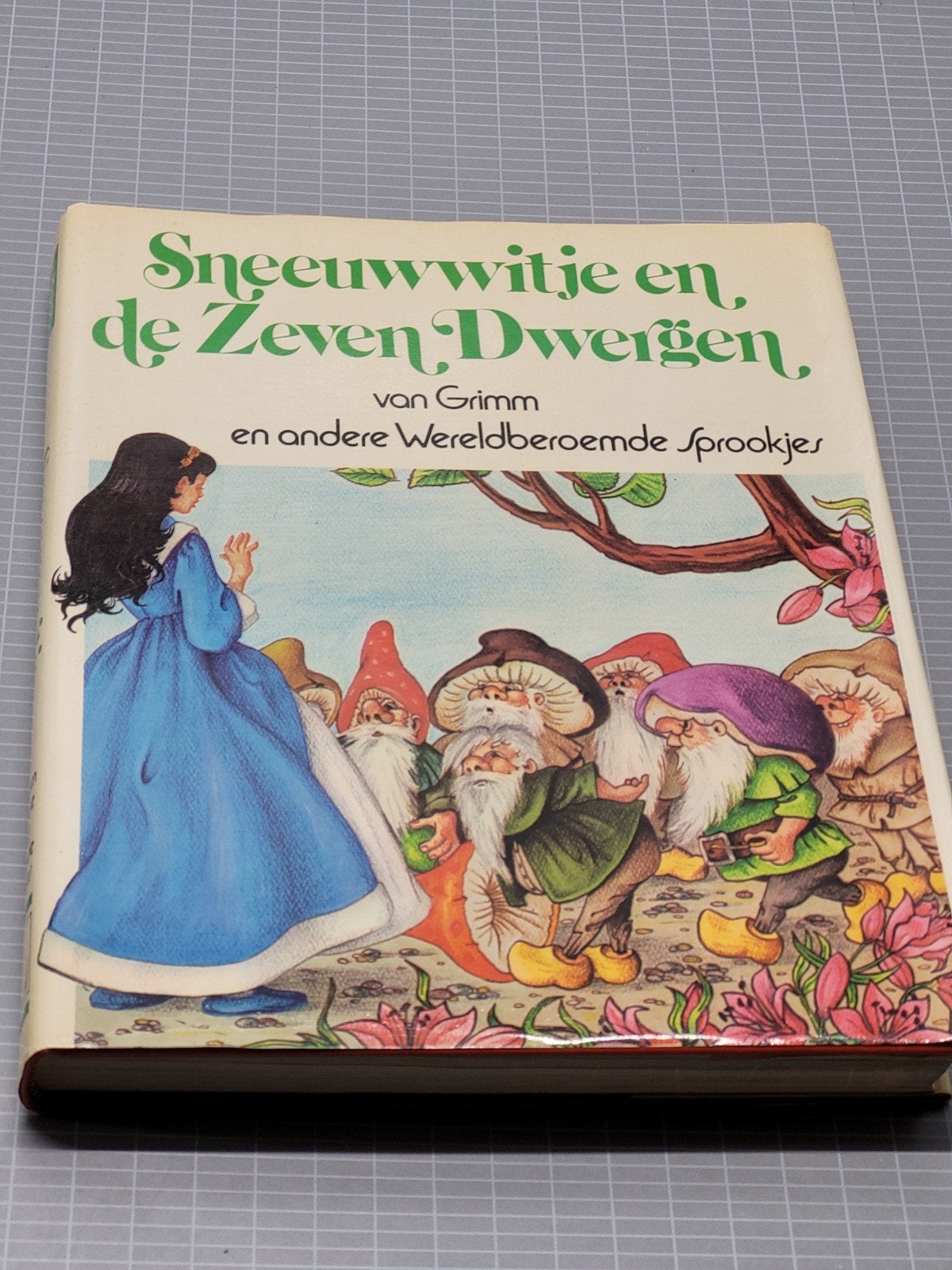 Sneeuwwitje en de Zeven Dwergen - Sprookjesboek, Boeken, Sprookjes en Fabels, Ophalen of Verzenden, Gelezen, Gebroeders Grimm