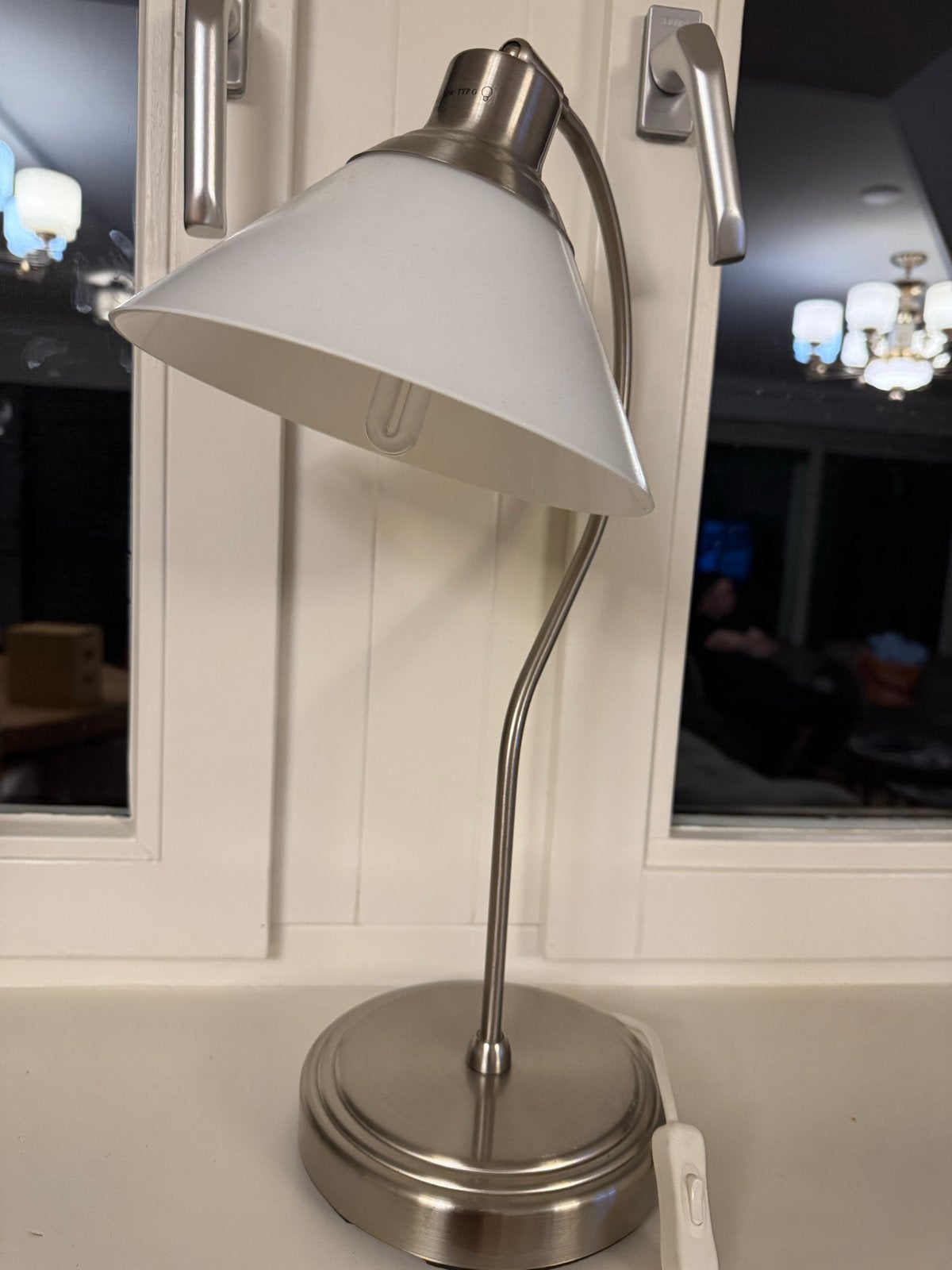 Moderne bureaulamp/tafellamp - Wit/Zilver, Overige merken, E14 (klein), Wit, Ophalen of Verzenden
