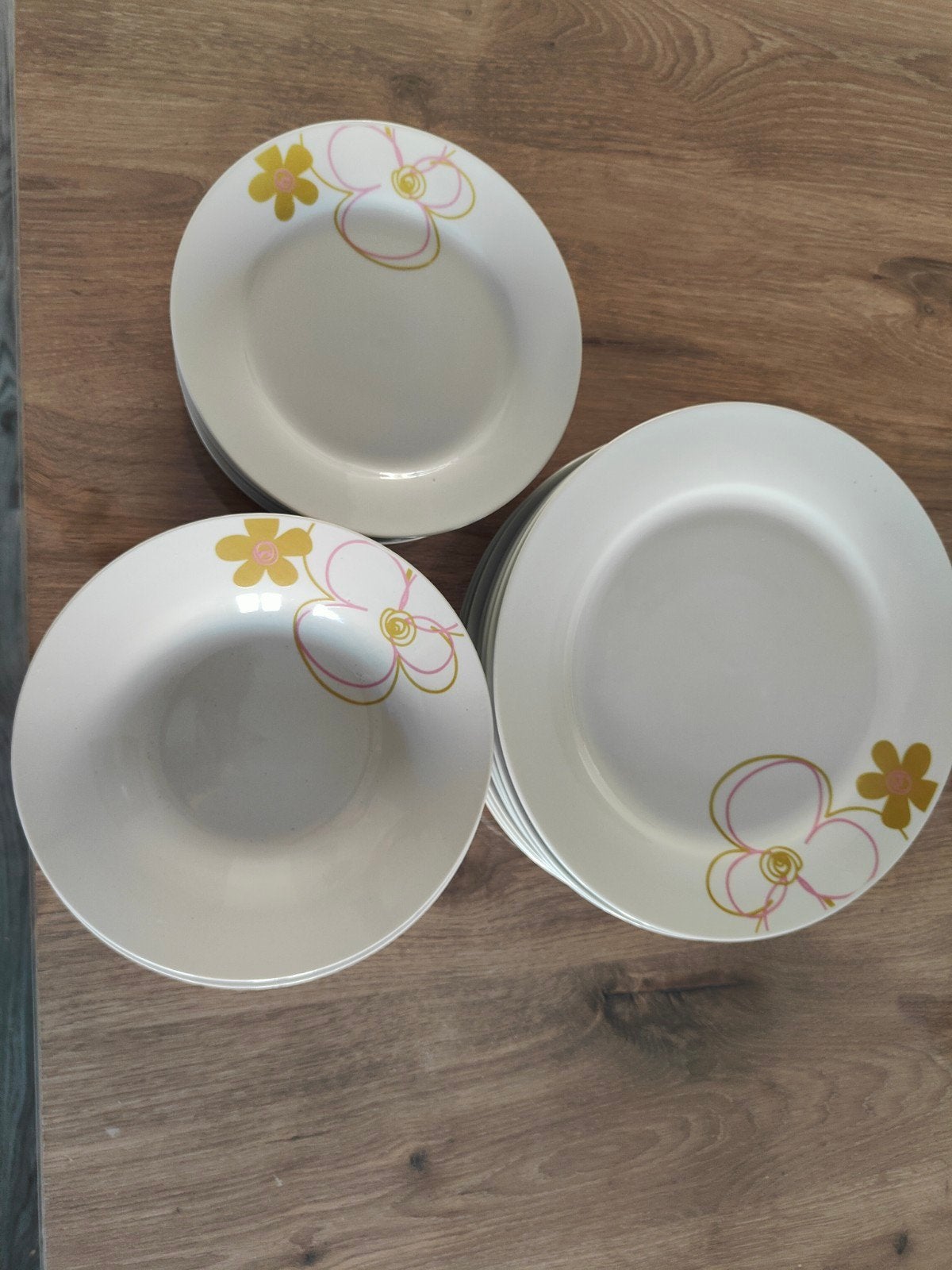 Servies met bloemmotief - 32 stuks, Ophalen, Zo goed als nieuw, Bord(en), Overige stijlen