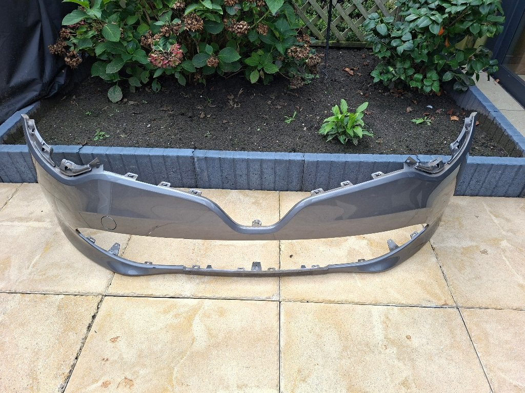 Voorbumper Renault Clio 4 2013 kleurcode KNG, Ophalen, Gebruikt, Bumper, Renault