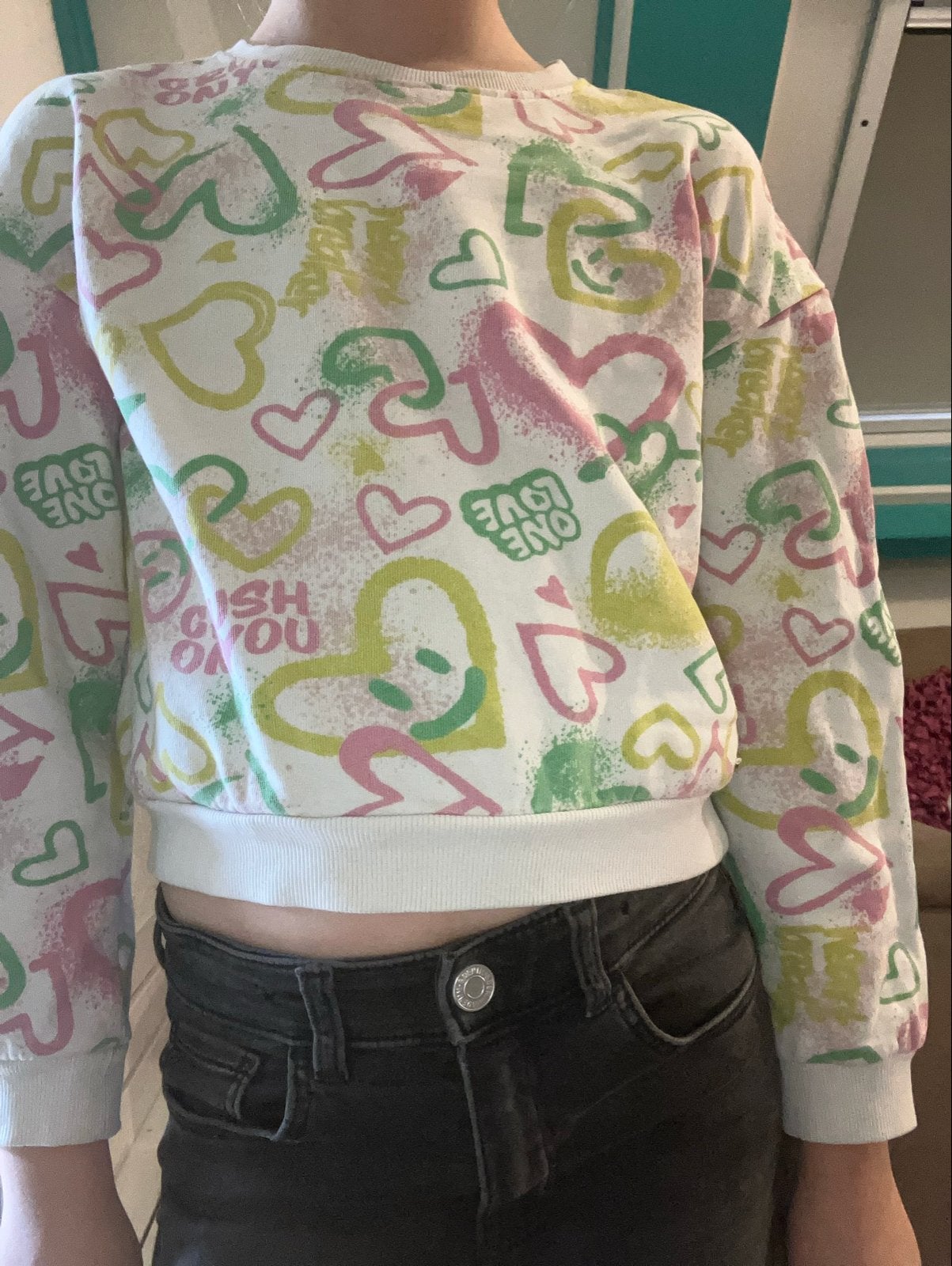 Witte Cropped trui met kleurrijke hartjesprint, Ophalen of Verzenden, Zo goed als nieuw, Maat 34 (XS) of kleiner, Meerkleurig