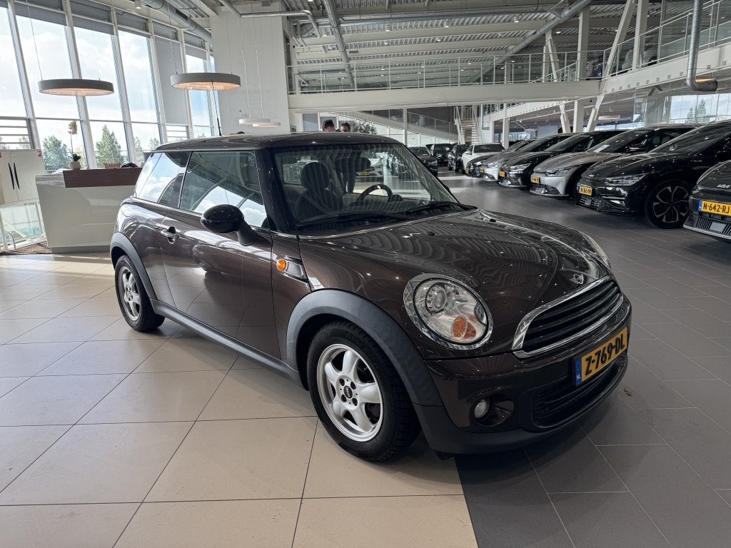 Mini 3-Deurs 1.6 One, Voorwielaandrijving, Euro 5, 4 cilinders, Bruin