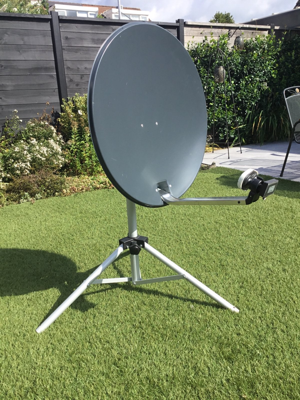 Travelvision schotelantenne met statief en draagtas, Ophalen of Verzenden, Gebruikt, (Schotel)antenne, Overige merken