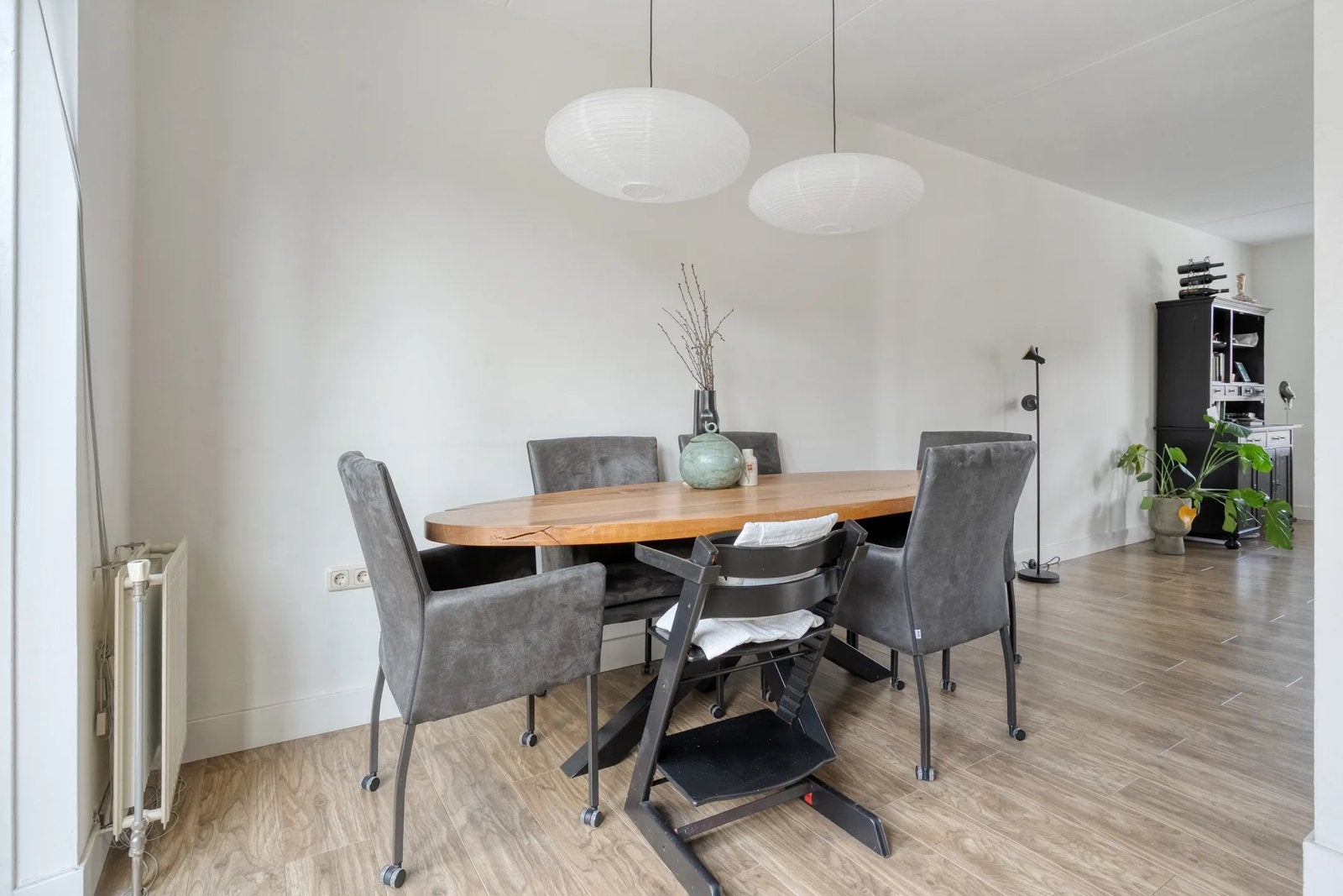 Ovale eettafel en  6 stoelen, Huis en Inrichting, 100 tot 150 cm, 200 cm of meer, Ophalen of Verzenden, Zo goed als nieuw