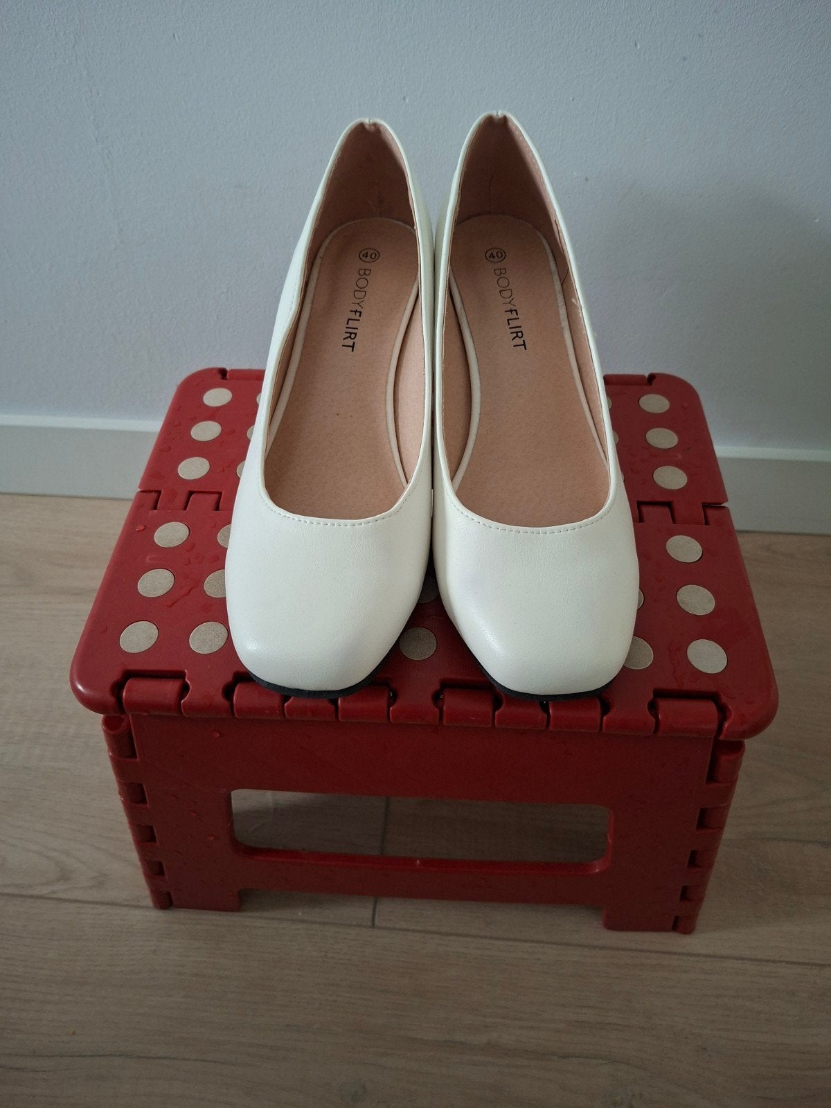 Witte pumps met blokhak van Bodyflirt maat 40, Ophalen of Verzenden, Nieuw, Wit