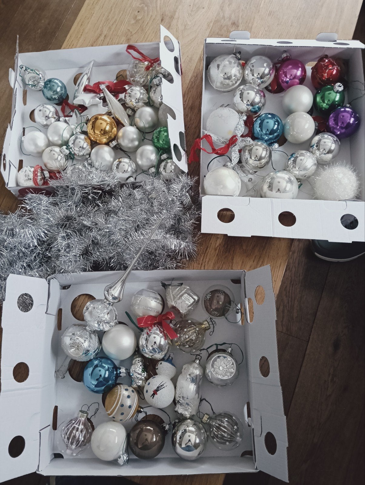 box met vintage / retro kerstballen slingers en piek, Ophalen, Geen, Geen, Geen