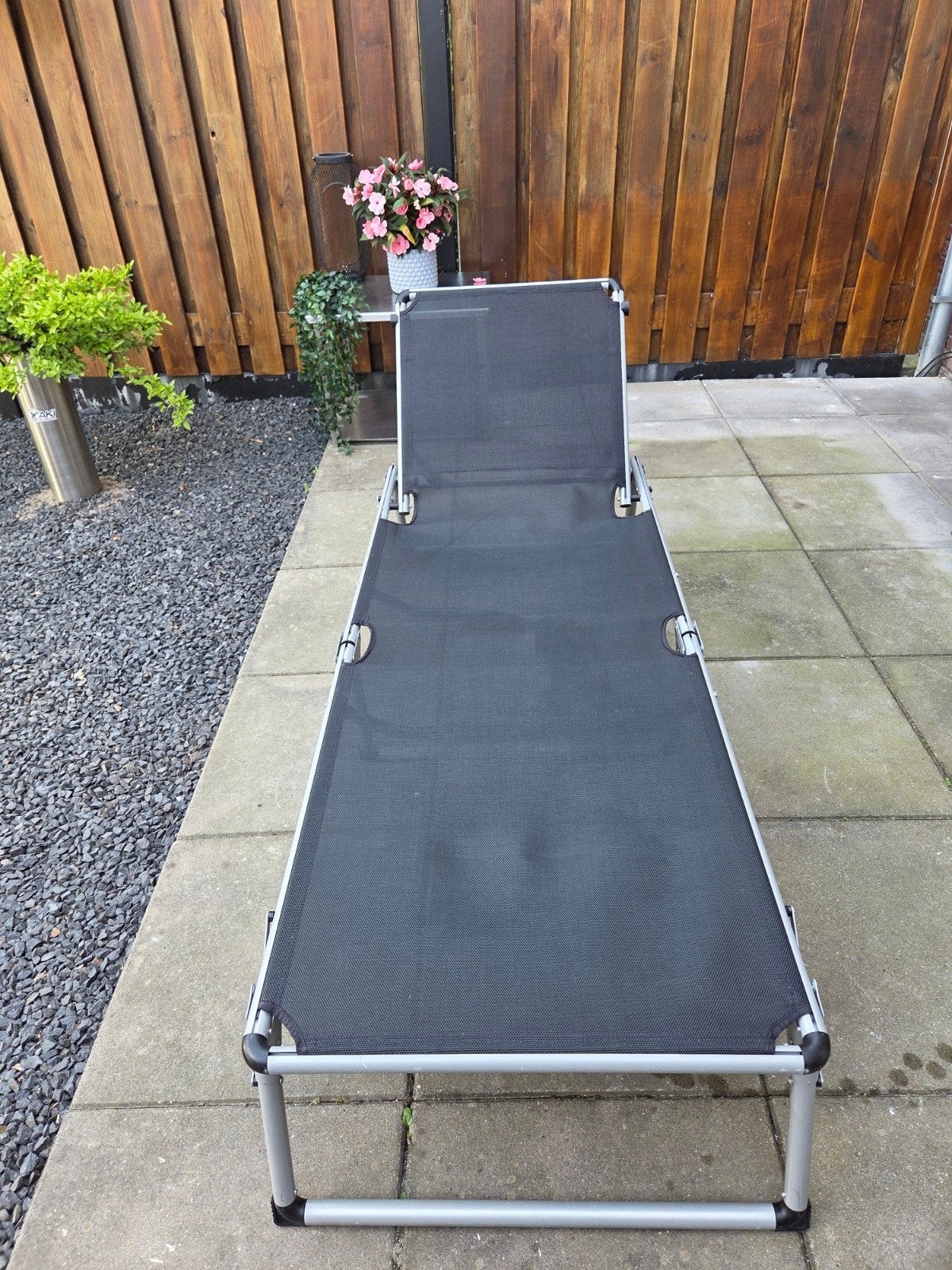 Inklapbaar ligbed - Zwart textileen met aluminium frame, Ophalen, Zo goed als nieuw, Aluminium, Verstelbaar