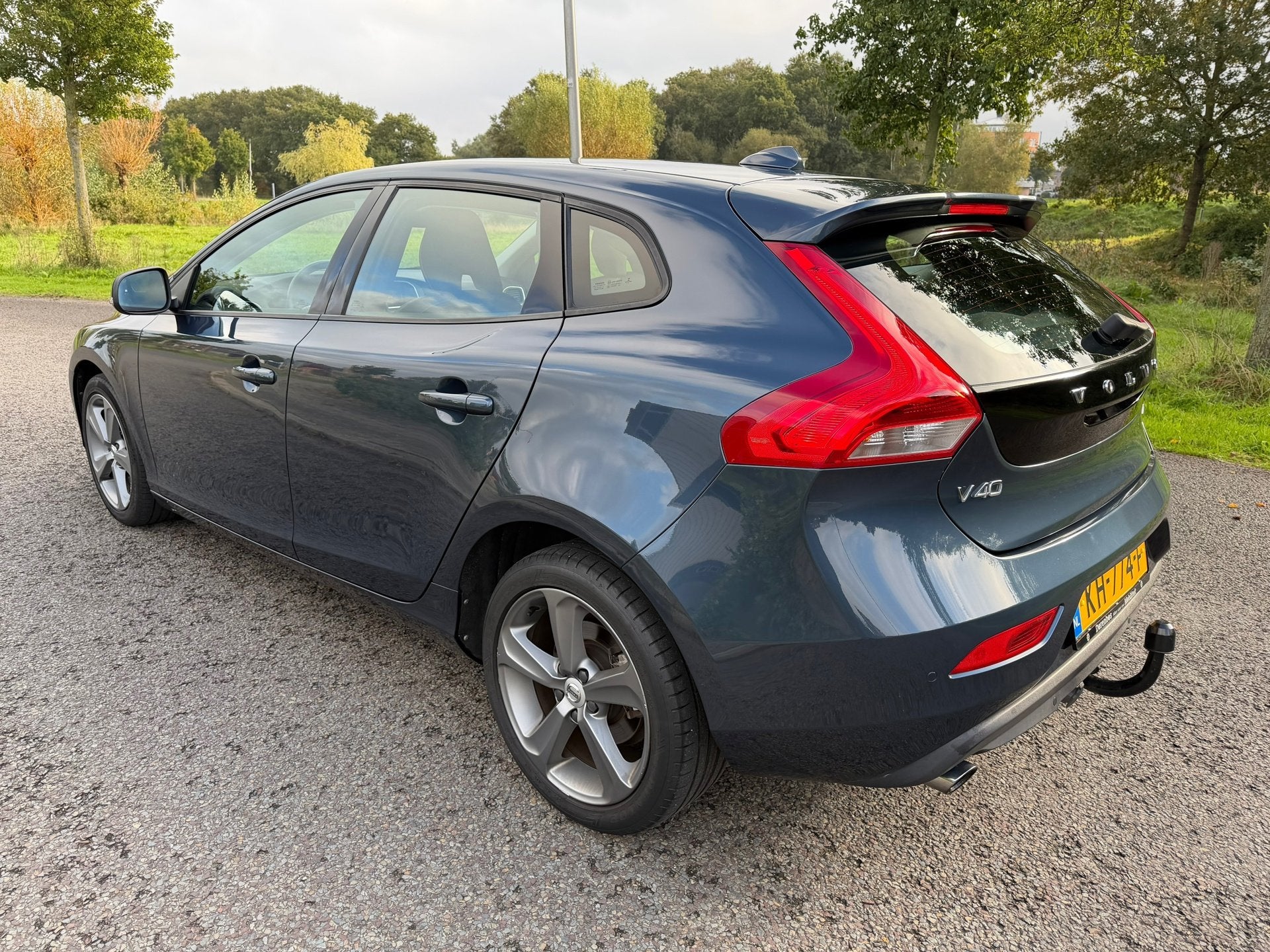 Volvo V40 1.5 T3 Nordic+ | Automaat | Standkachel | Trekhaak, Auto's, 4 cilinders, 700 kg, Blauw, Leder en Stof