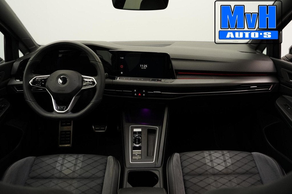 Volkswagen Golf 1.5 eTSI R-Line|SPORTSTOEL|LUXE|LED|, 4 cilinders, Alcantara, Zwart, Golf