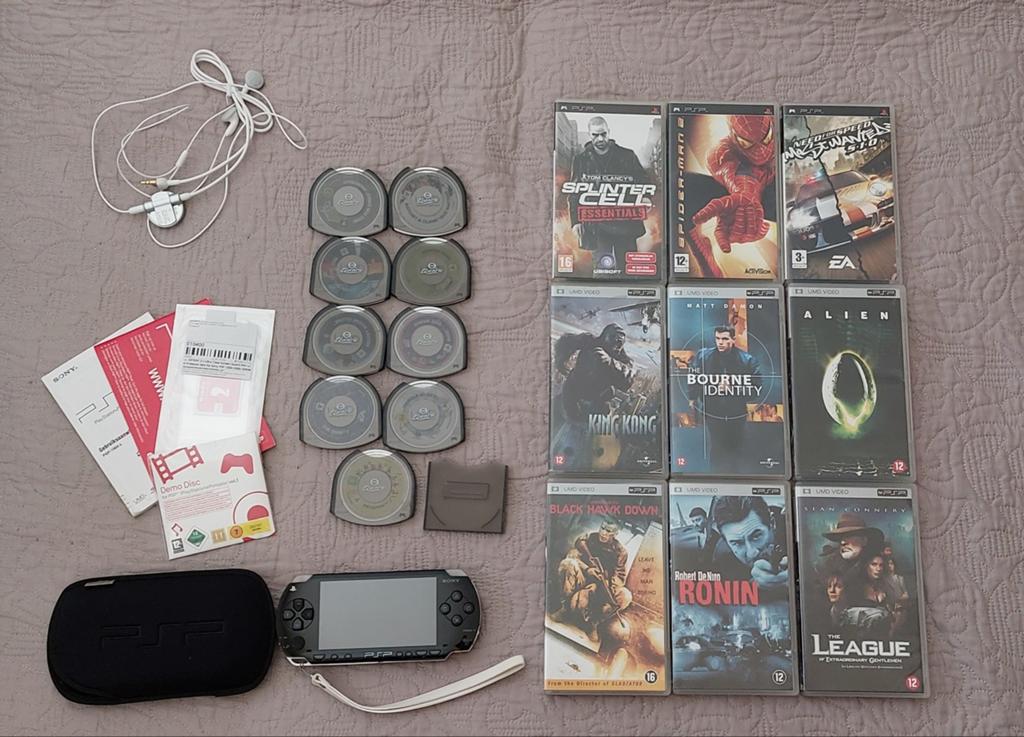 Sony psp 1004 met 6 UMD Video's 12 games, Zwart, Ophalen of Verzenden, Zo goed als nieuw, PSP