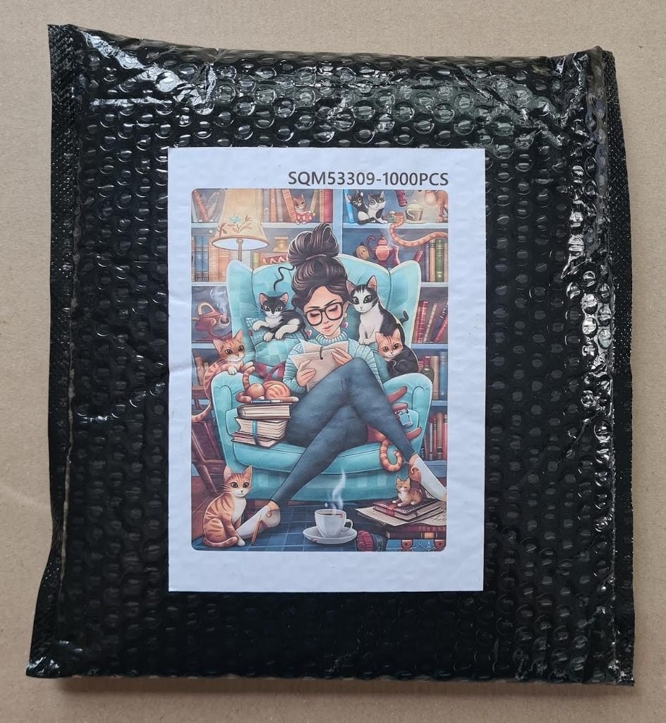 Puzzel uit China : Lezende vrouw met katten  ( 1000 st.), Ophalen of Verzenden, 500 t/m 1500 stukjes, Zo goed als nieuw, Legpuzzel