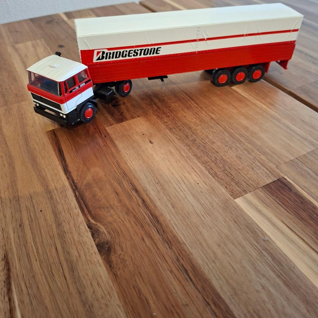 BRIDGESTONE BANDEN AGENT COVA BANDEN DAF 2800 & TR NIEUW., Verzenden, Nieuw, Bus of Vrachtwagen, Lion Toys