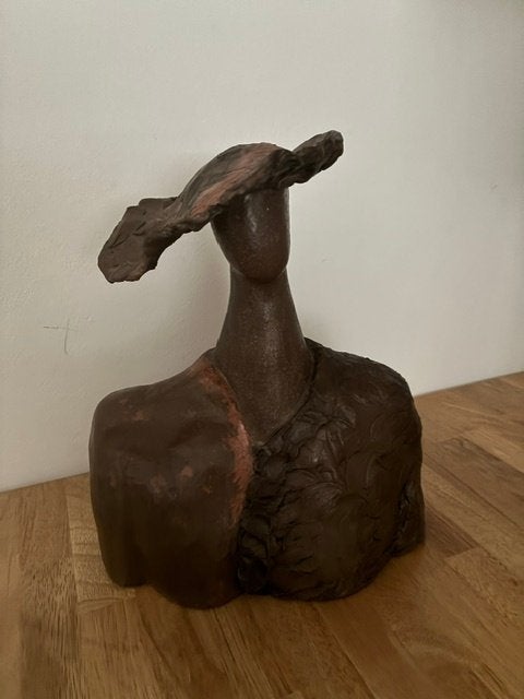 Beeld, vrouw met hoed, keramiek, gepatineerd, Ophalen, Handgemaakt, Buste, 20 - 50 cm