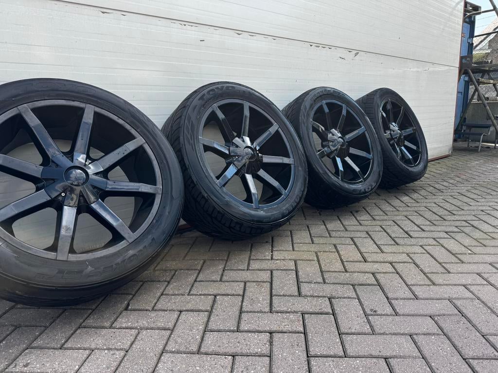 Wielen dodge ram KMC 22 Inch, Auto-onderdelen, Banden en Velgen, Ophalen, Gebruikt, Overige, Banden en Velgen