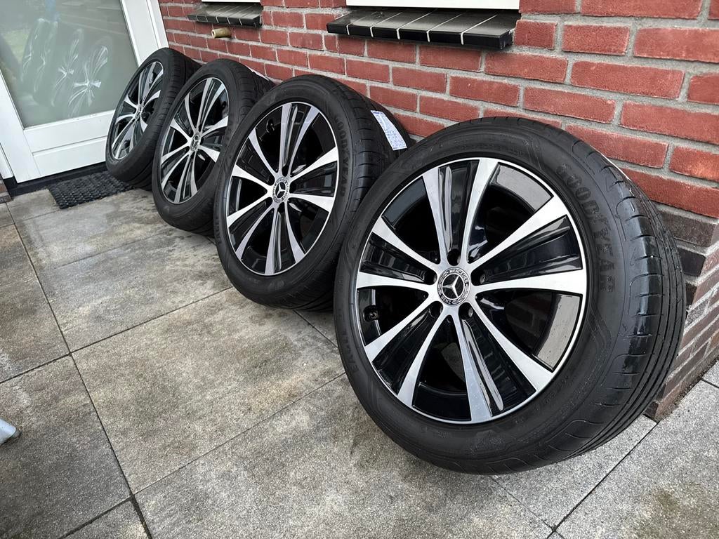 Mercedes e300 w213 2022 18 inch breedset zomerset, Auto-onderdelen, Banden en Velgen, 18 inch, 275 mm, Banden en Velgen, Ophalen of Verzenden