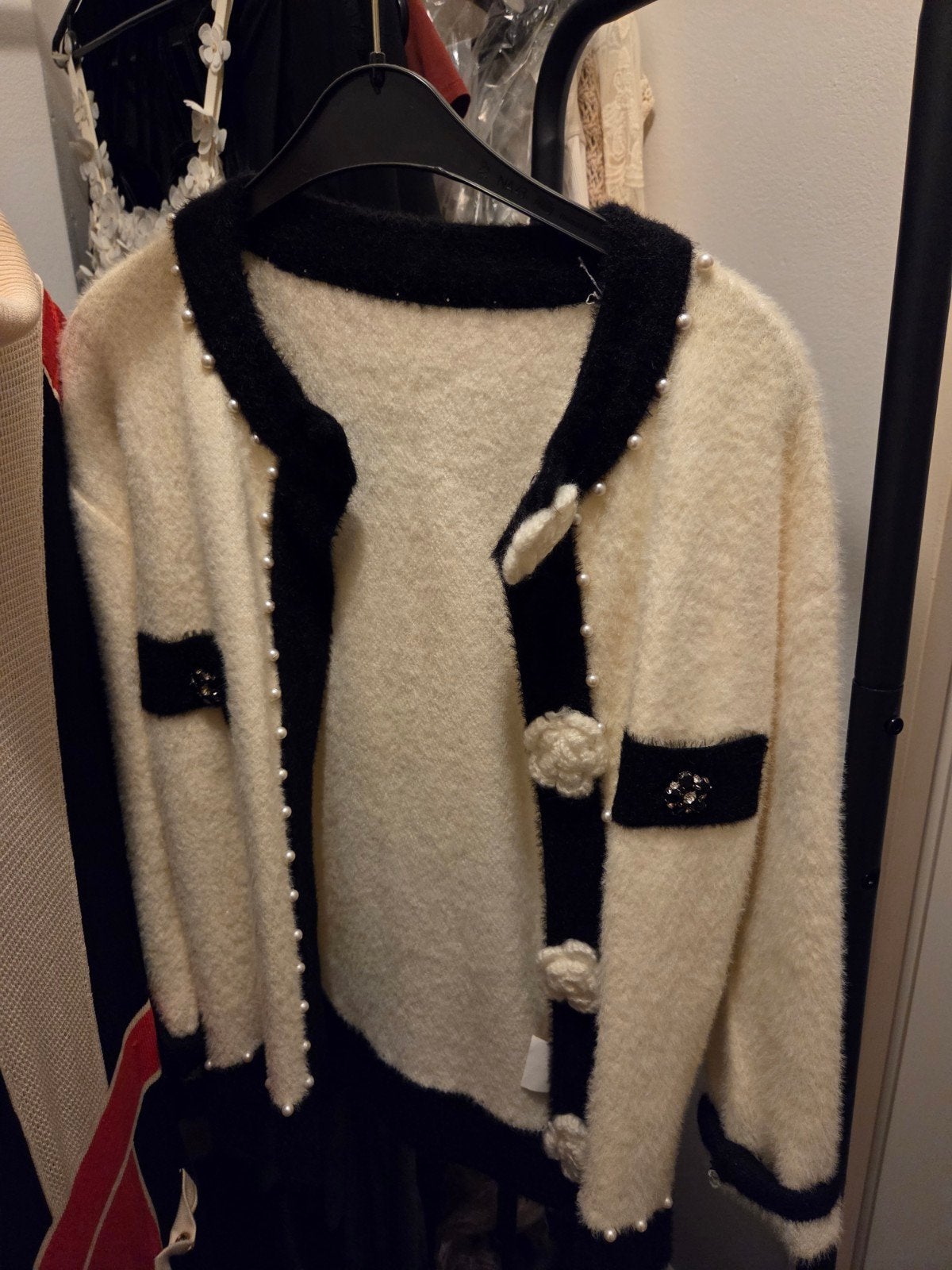 Elegant Zwart-Wit Vest met Parels en Bloemen, Maat 38/40 (M), Zwart, Ophalen of Verzenden, Onbekend