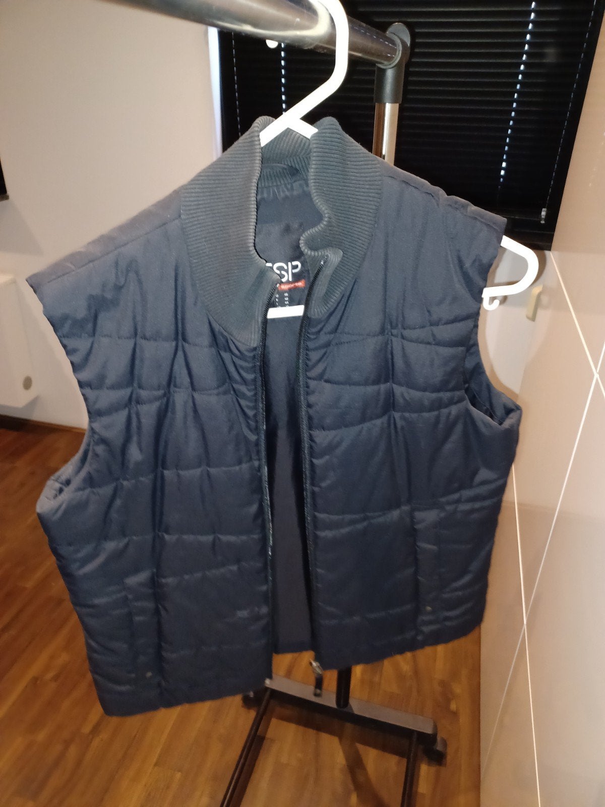Esprit Sporta bodywarmer maat 42/44 (L), Zwart, Maat 42/44 (L), Ophalen of Verzenden, Gedragen