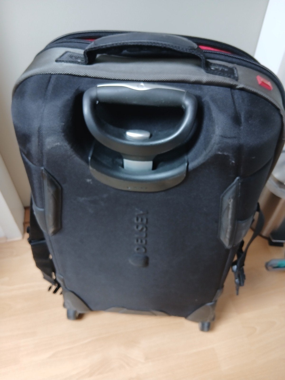 Zachtschaal Delsey koffer, Ophalen, 45 tot 55 cm, Slot, Zo goed als nieuw