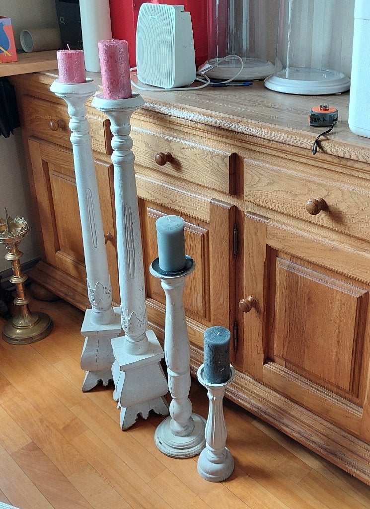 4 / Vier witte houten kandelaars / 100+100+59+33 cm. hoog, Ophalen, Gebruikt, Wit, Kandelaar