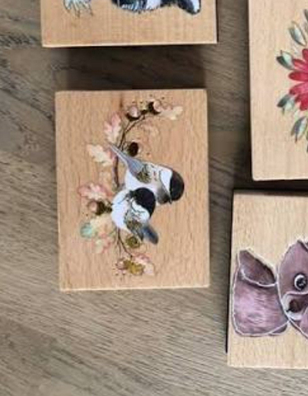Wie heeft deze houten Action stempel?, Hobby en Vrije tijd, Stempelen, Ophalen of Verzenden, Houten stempel
