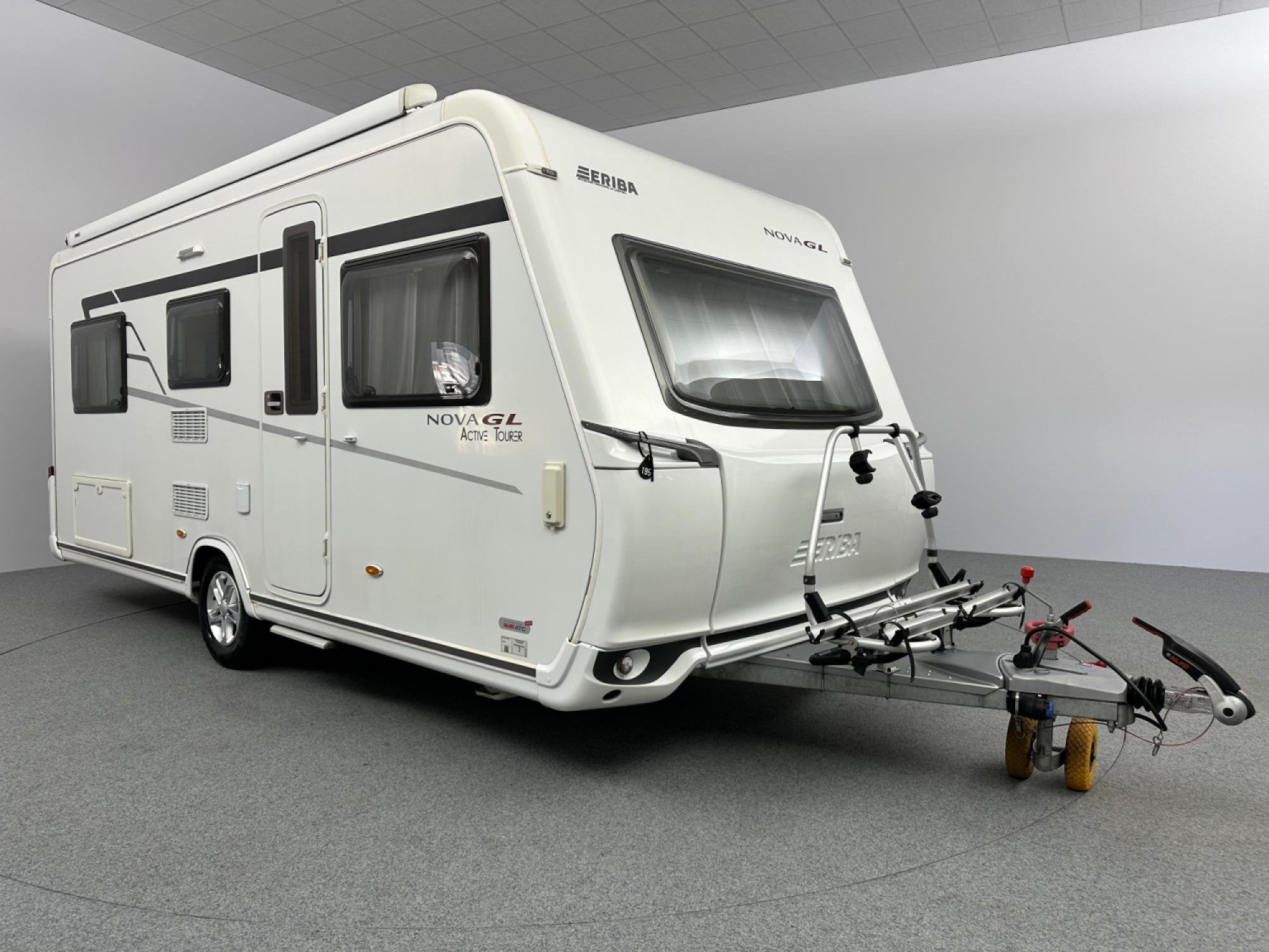 Eriba Nova GL 495 Activ Tourer Enkele bedden Mover, Caravans en Kamperen, Caravans, Rondzit, Tot en met 2, Bedrijf, Koelkast