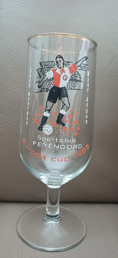 Mooi (bier)glas feyenoord europacup 1963, 17 cm hoog, Ophalen of Verzenden, Zo goed als nieuw, Bierglas