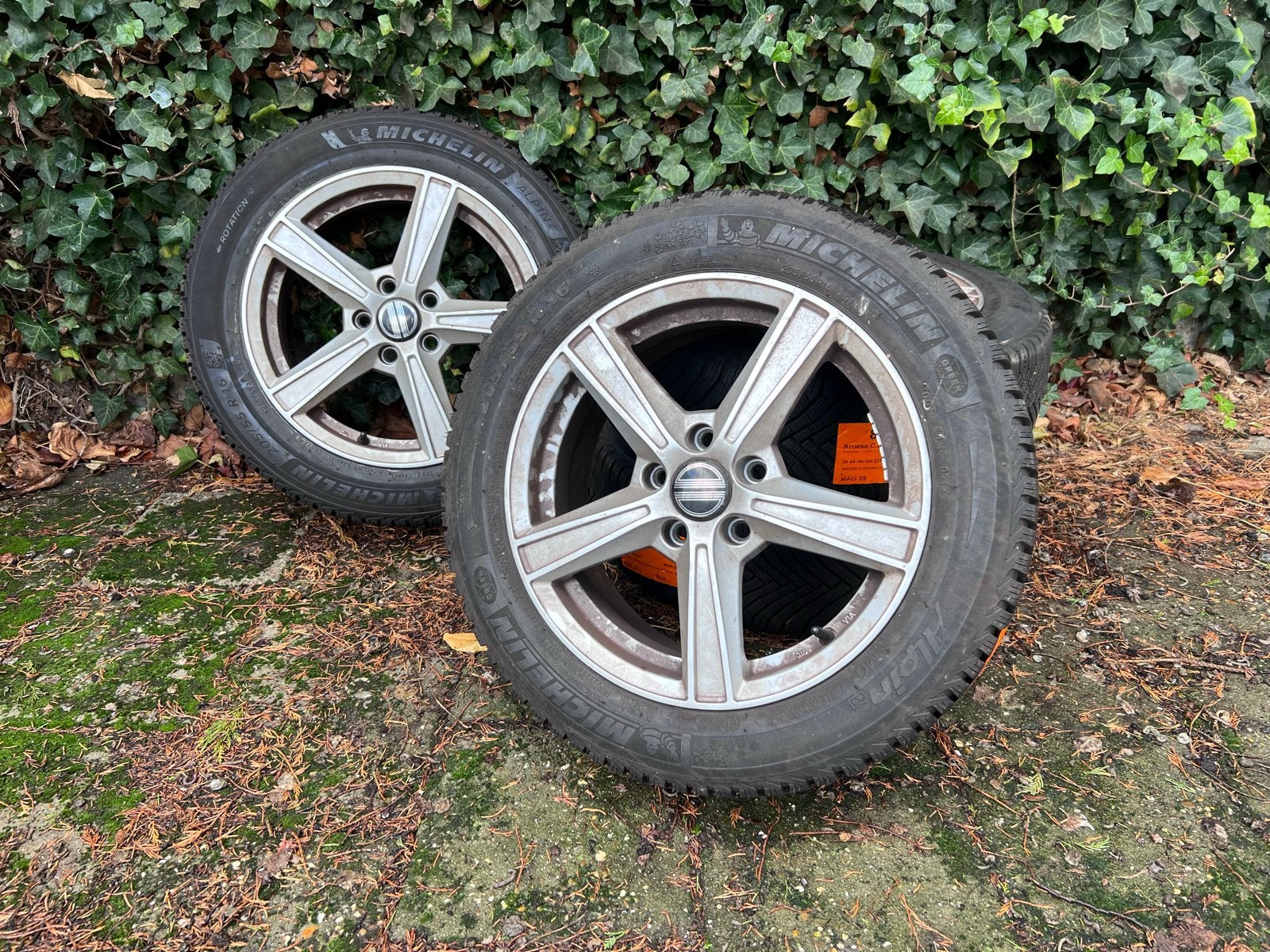 Set Michelin Alpine winterbanden 205/55 R16 met velgen, Ophalen, Gebruikt, 16 inch, Banden en Velgen