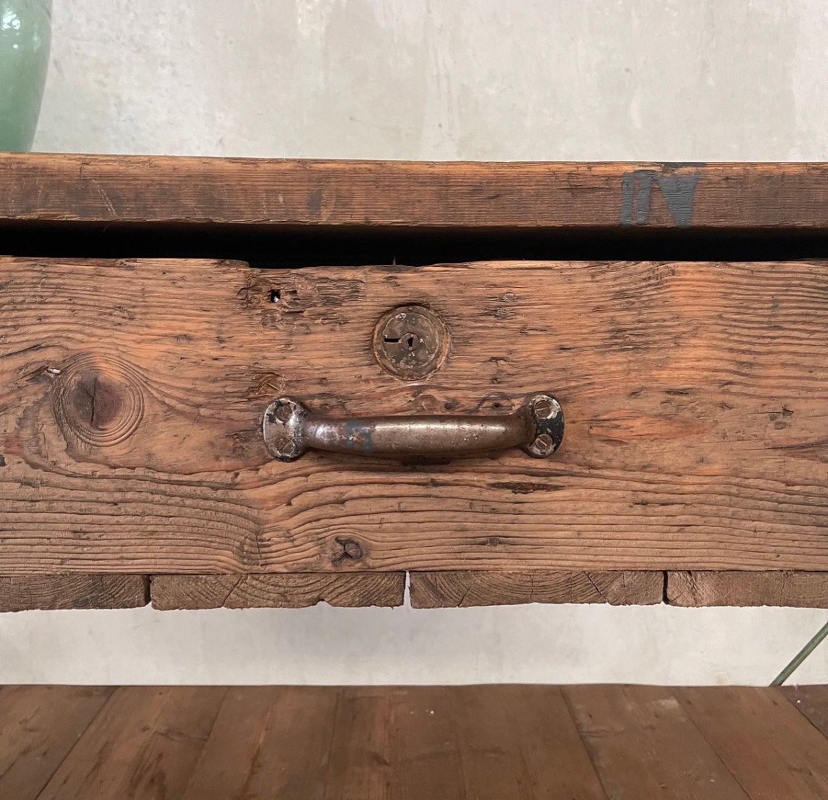 Foto 7 van Oude werkbank, vintage dressoir, industriële toonbank, kast
