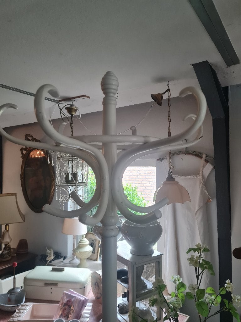 Oude Thonet houten staande kapstok, Ophalen, Heikant 21 Kaatsheuvel, Belle Vieille Brocante, Zo goed als nieuw