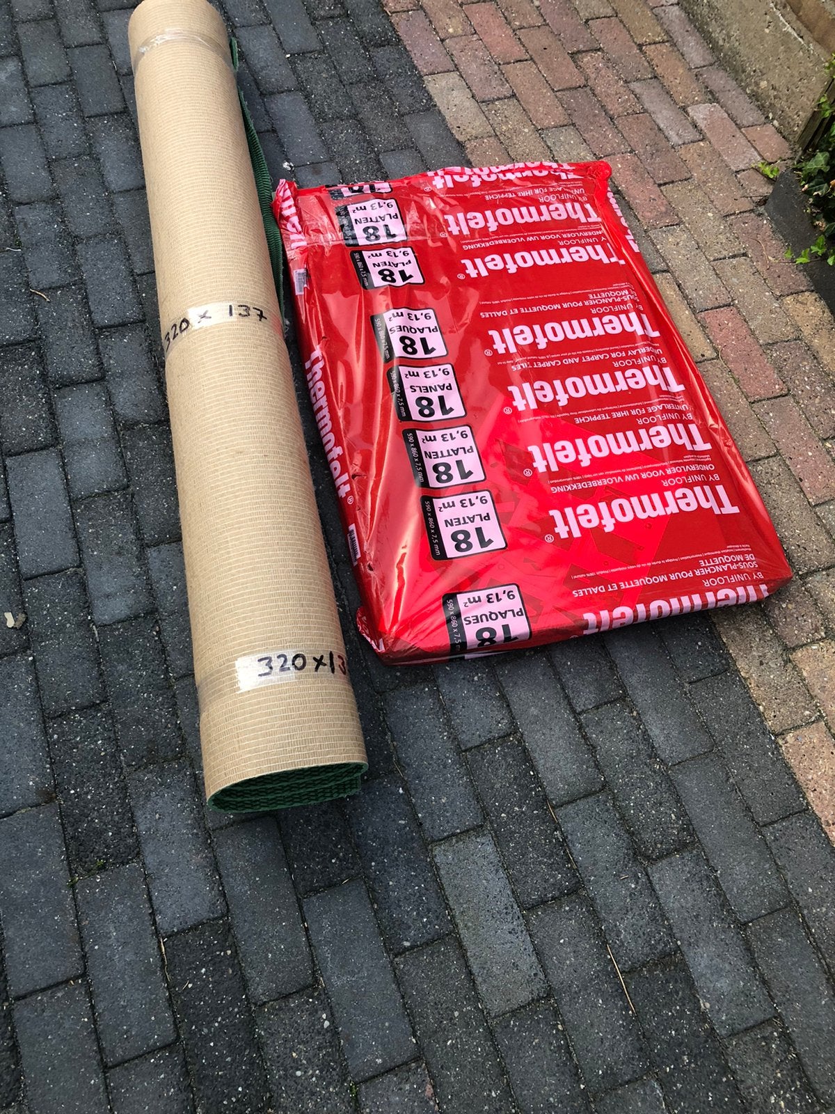 RESTANT ONDERTAPIJT EN PLAATJES, Ophalen, Nieuw, Minder dan 5 m², Folie
